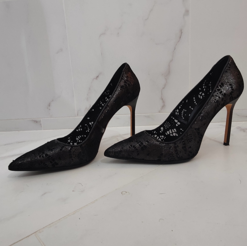 Manolo Blanik Black Pumps